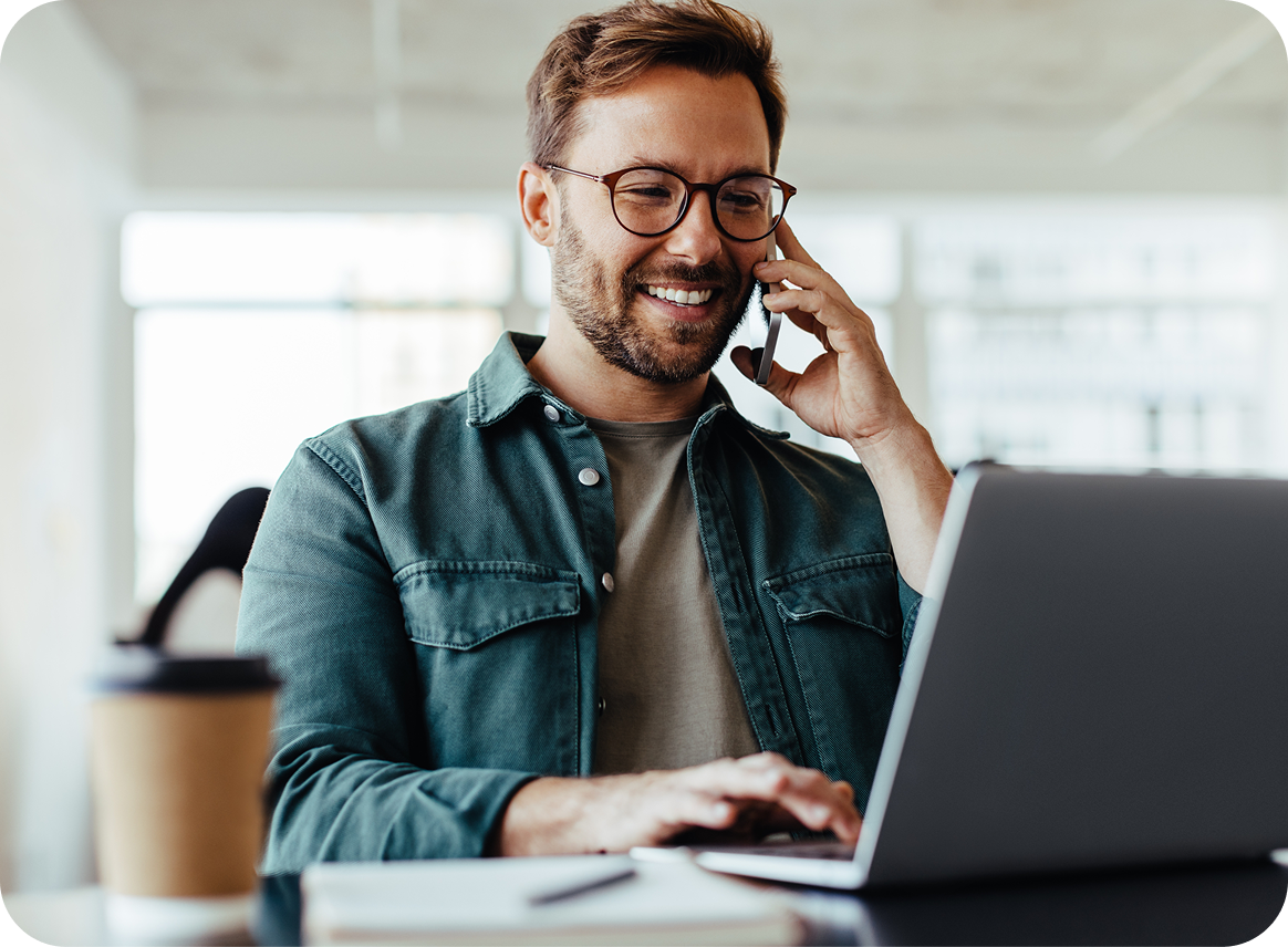 product-features_man-laptop-phone_smiling